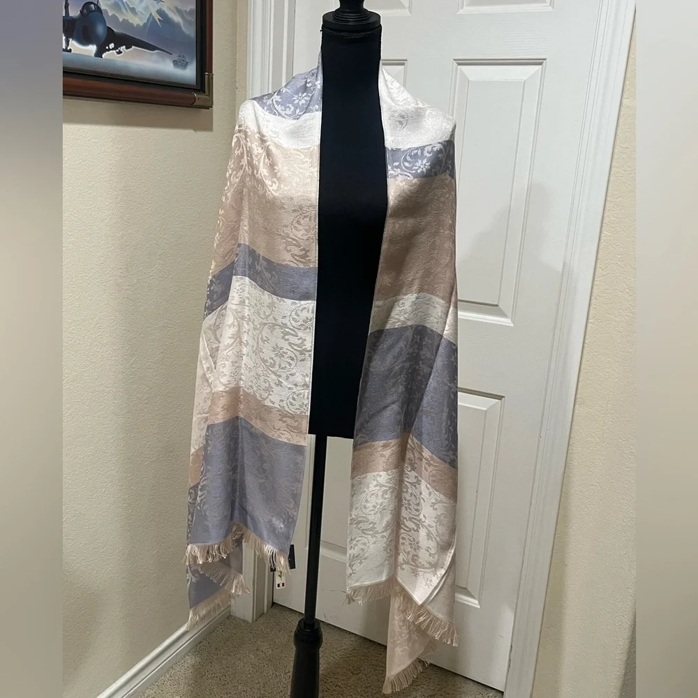 DRAEGER MADE IN FRANCE ELEGANT MICROFIBER SCARF SIZE 76”X 28” GRAY/ CREAM